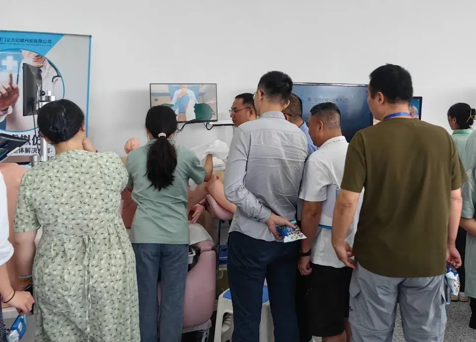 Gathering Heroes and Discussing the Way Together "Cube Magic 3D Double Exhibition Style